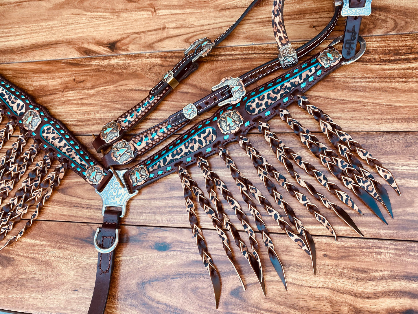 Tawny cheetah with turquoise buckstitch