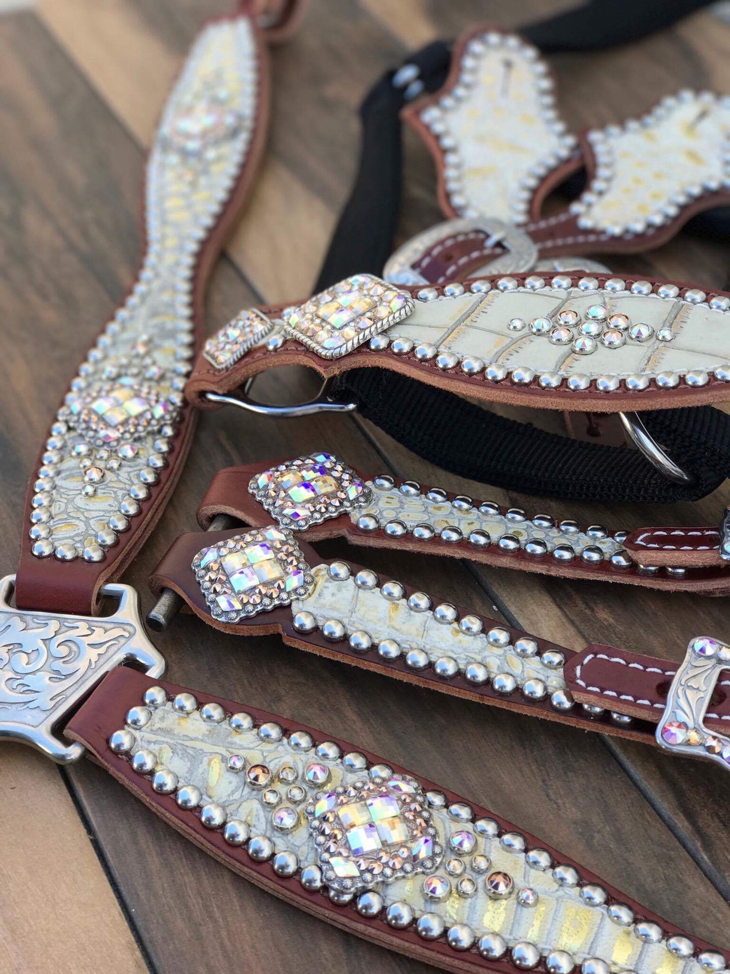 Cream Gator W/ Silver