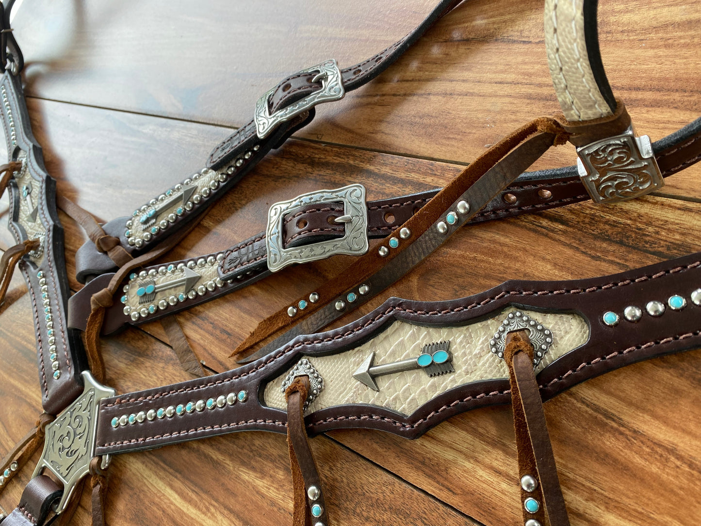 Cream snake skin inlay with turquoise