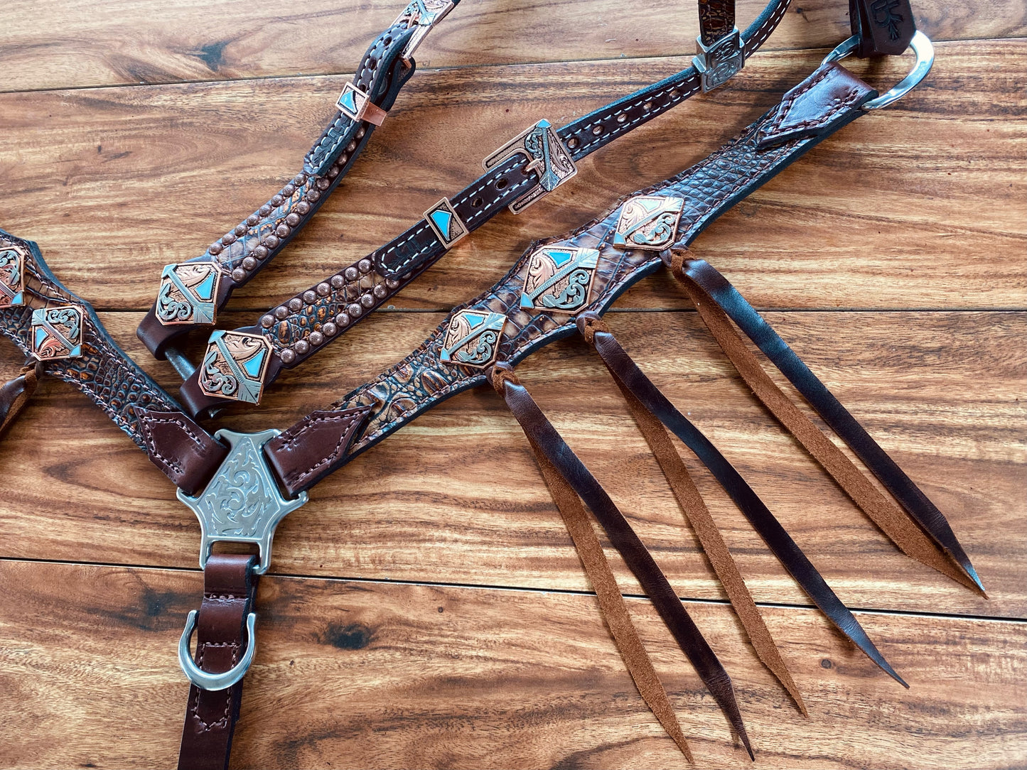 Copper frosted gator with turquoise arrows