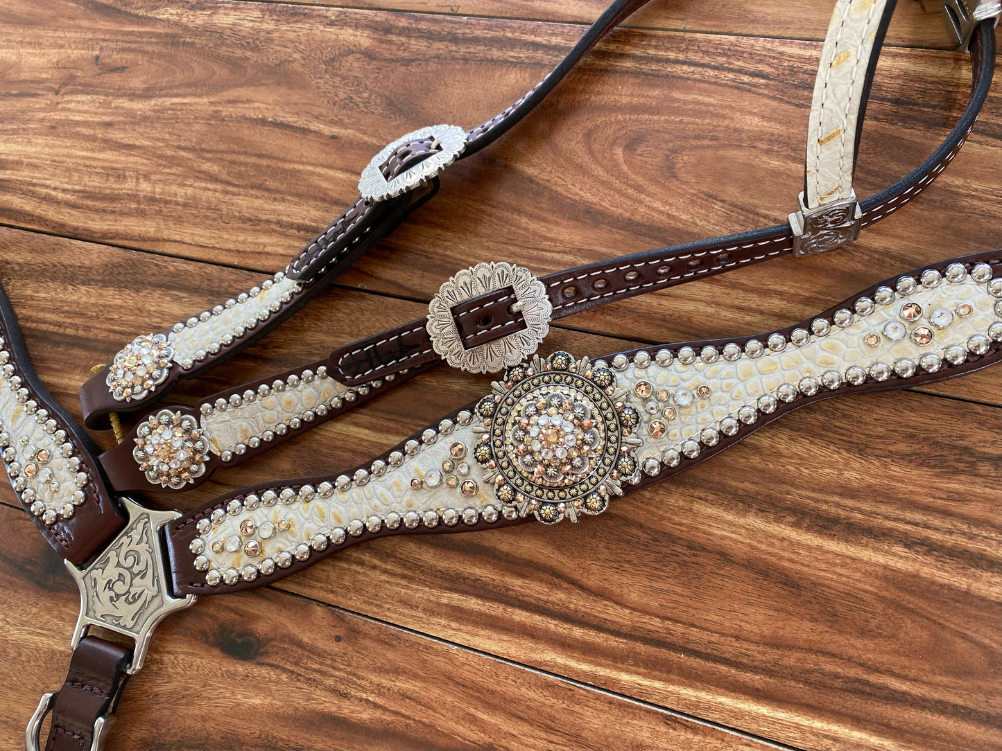 Cream Gator with XL conchos