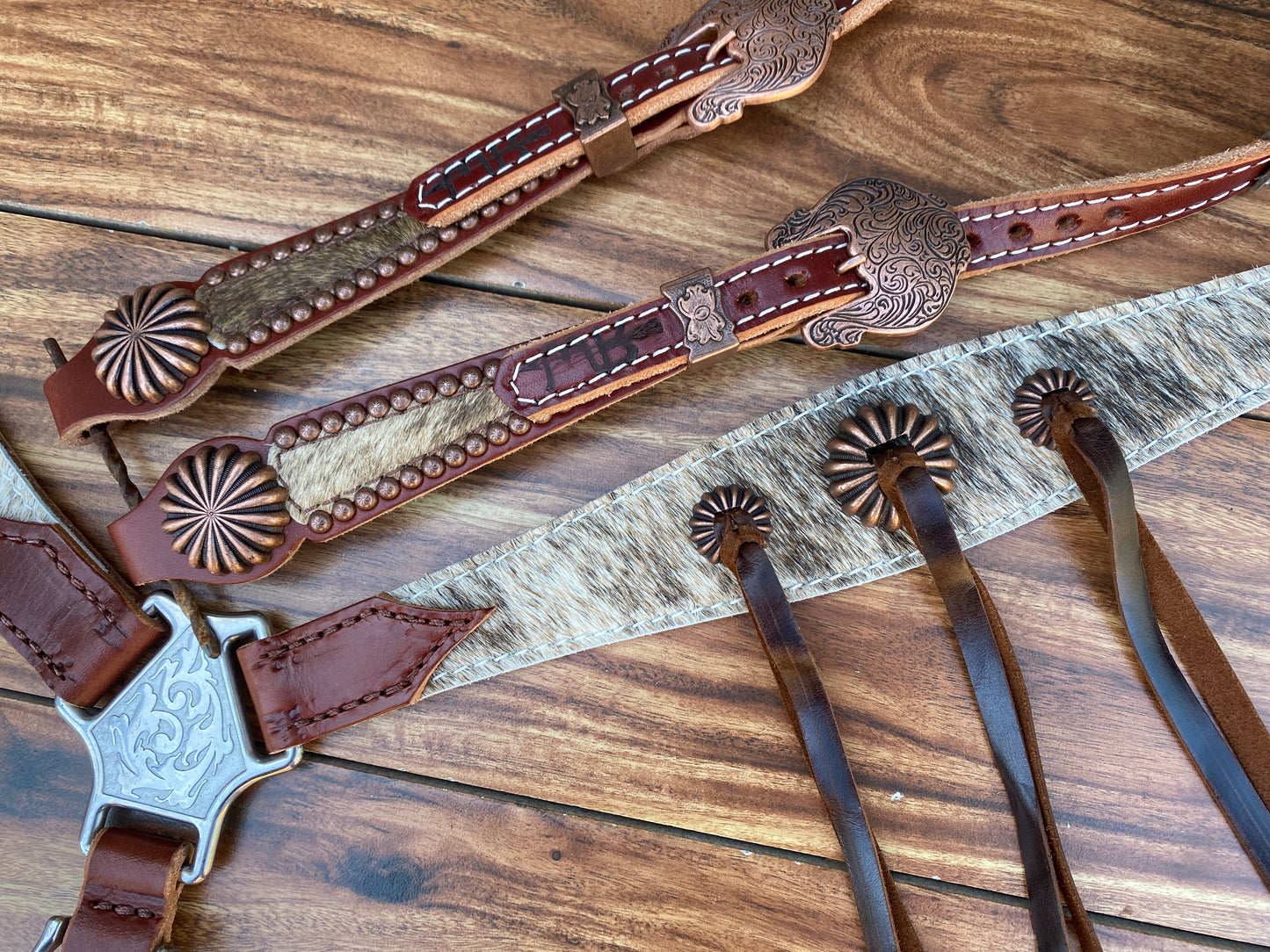 Single layer cowhide with pinwheels