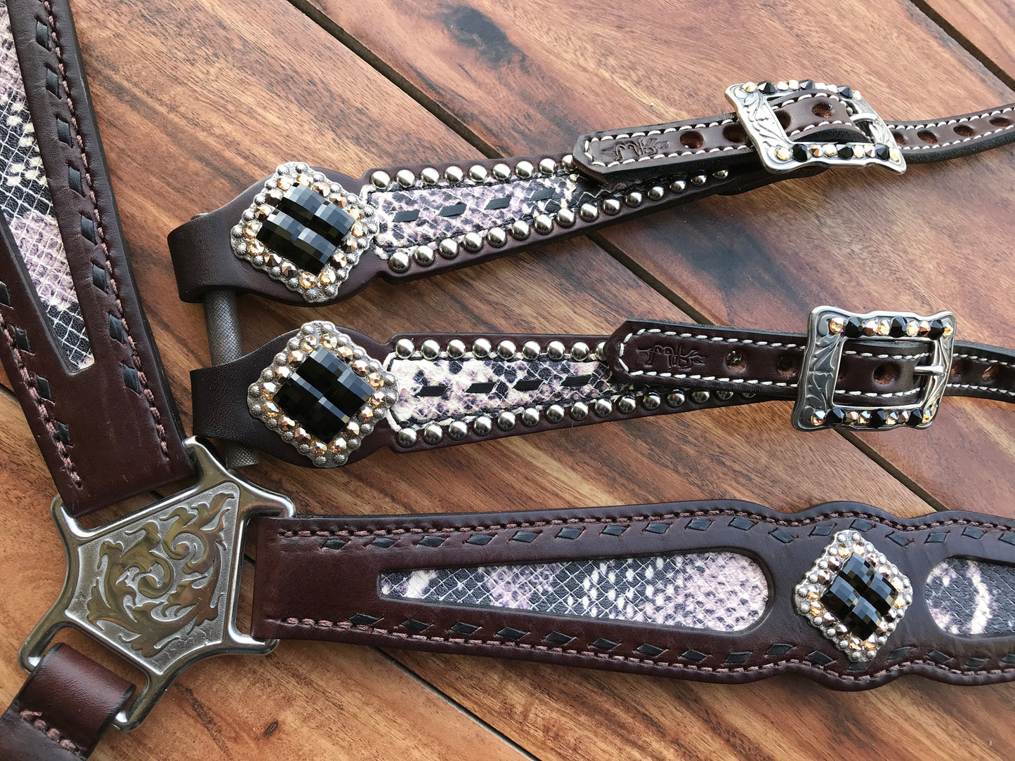 Buckstitch snake skin
