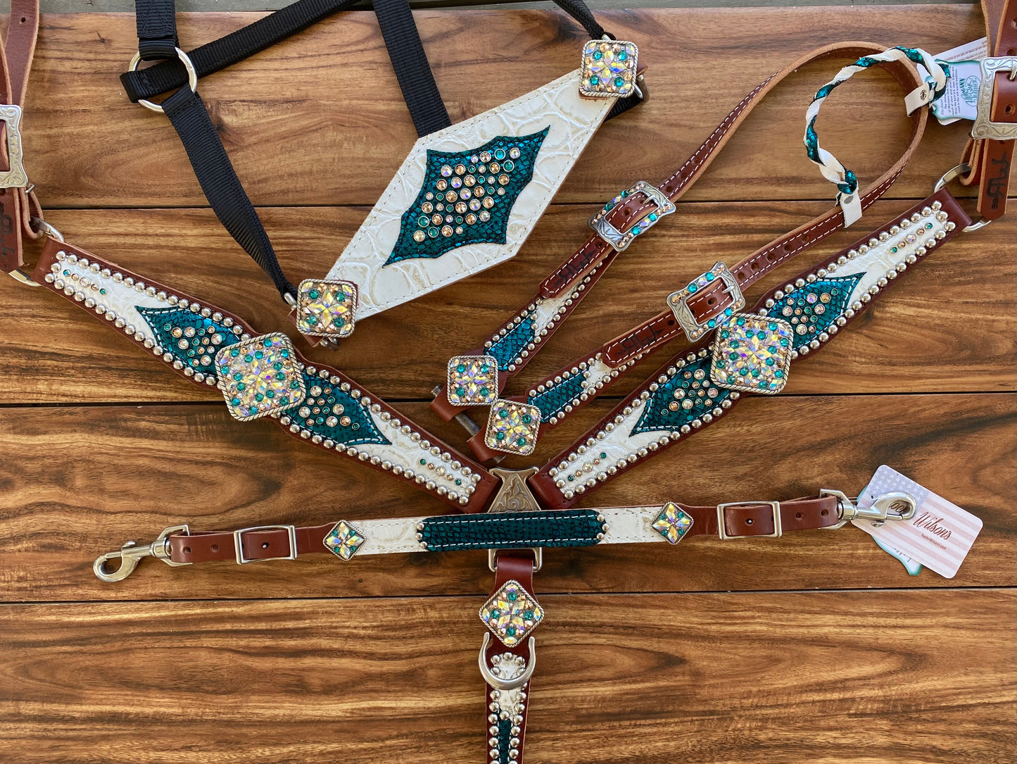 White gator with turquoise mystic
