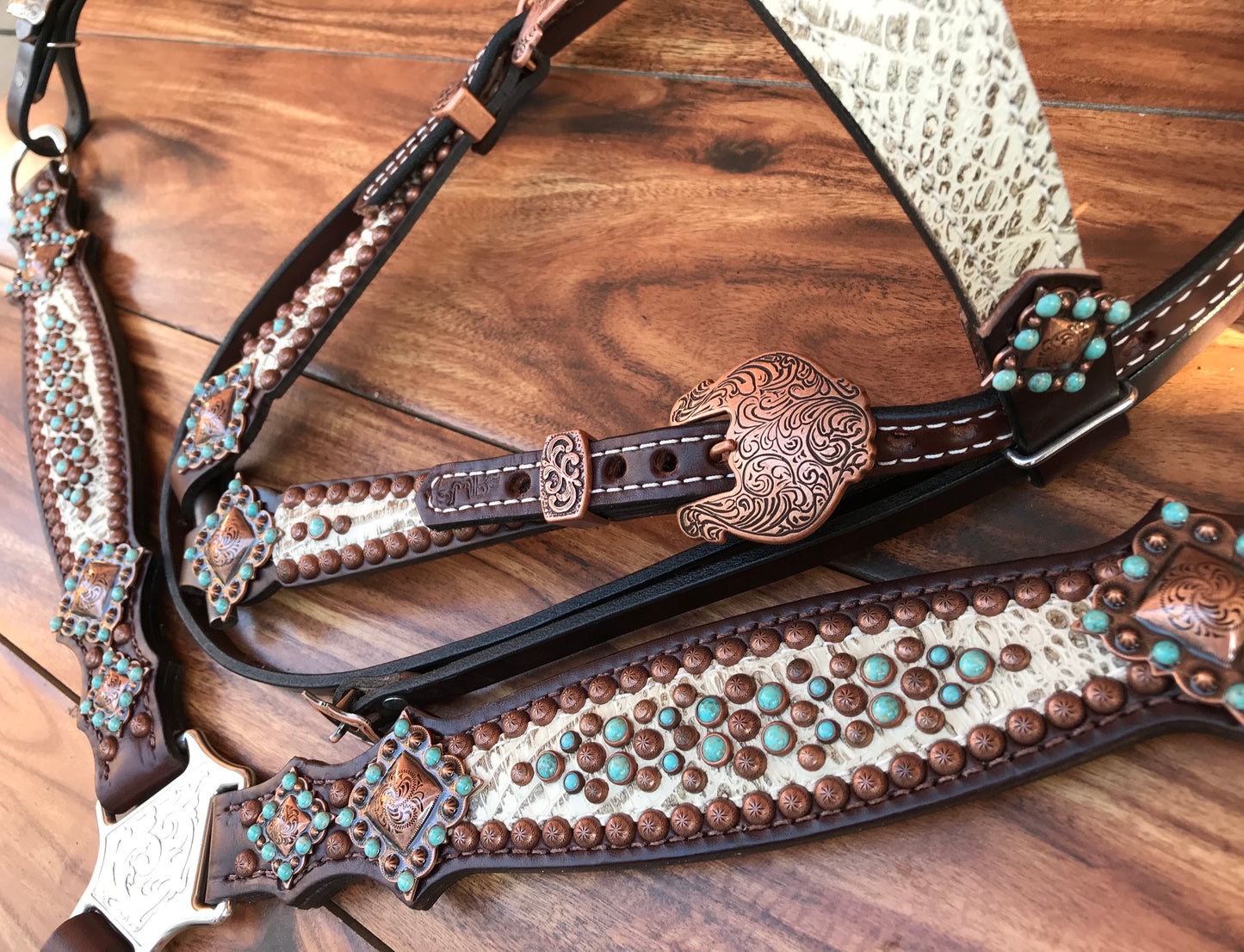 Antique White Gator with Turquoise