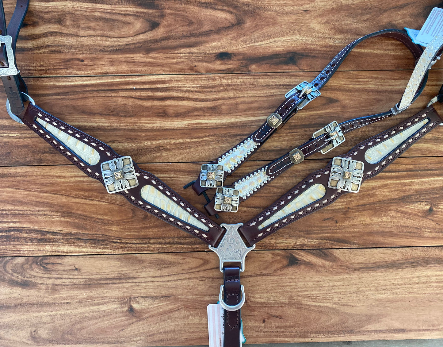 Cream buckstitch with cream gator inlay