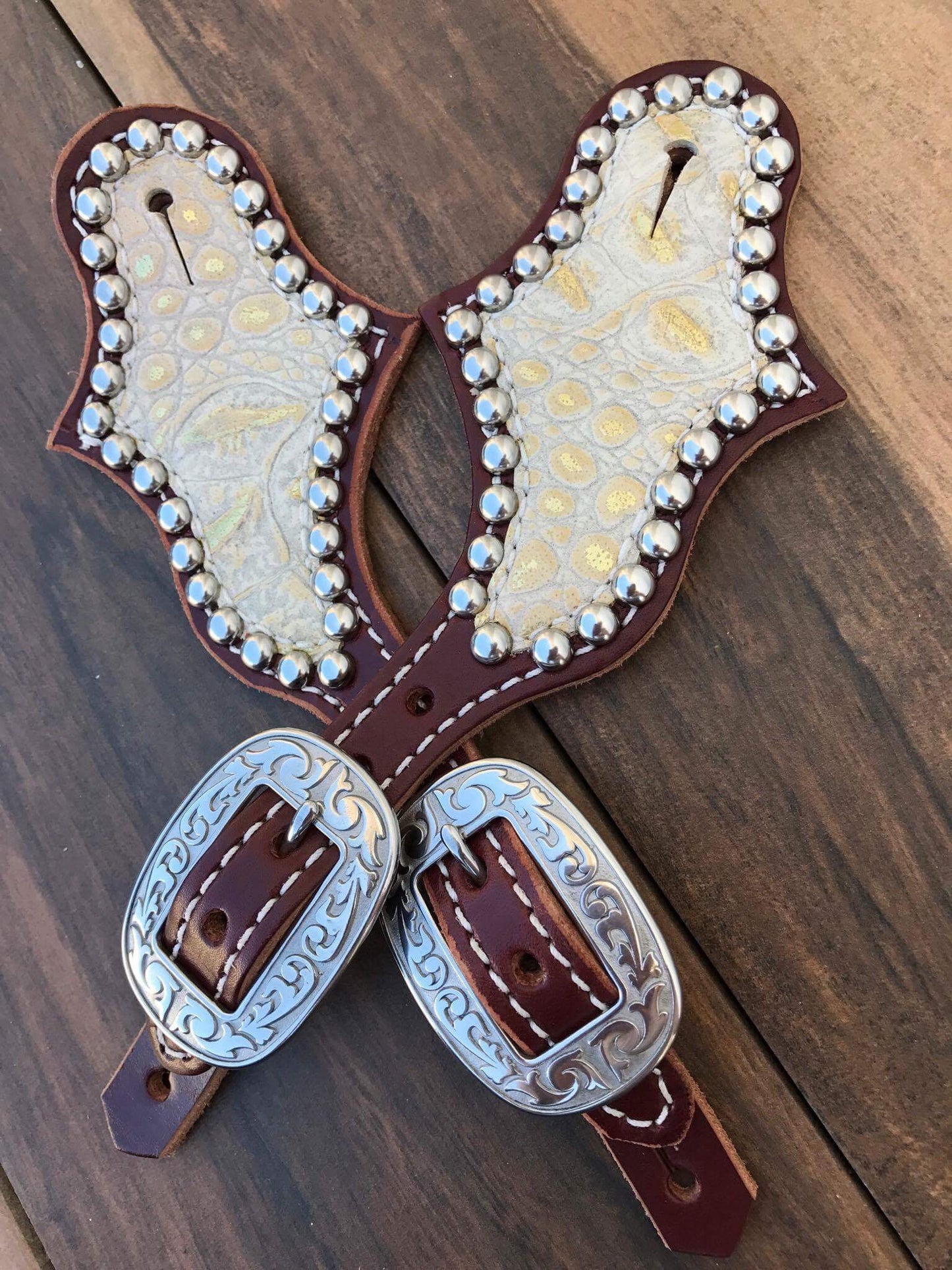 Cream Gator W/ Silver