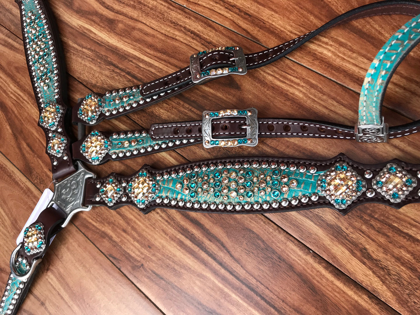 Gold frosted turquoise gator