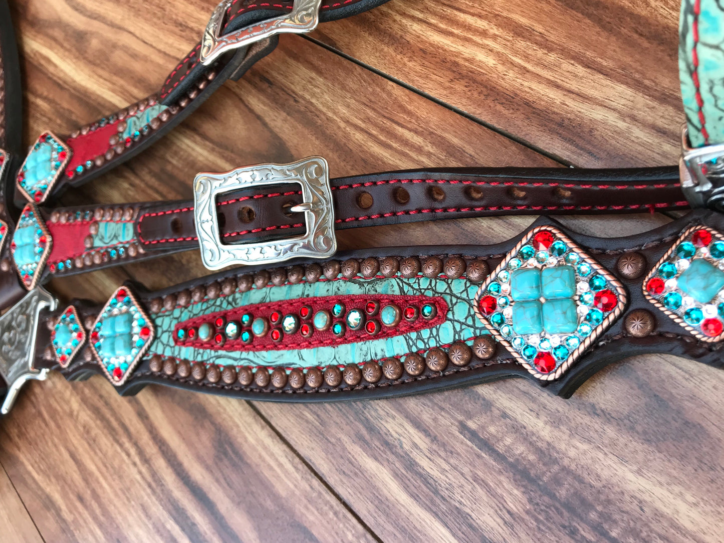 Red and turquoise gator