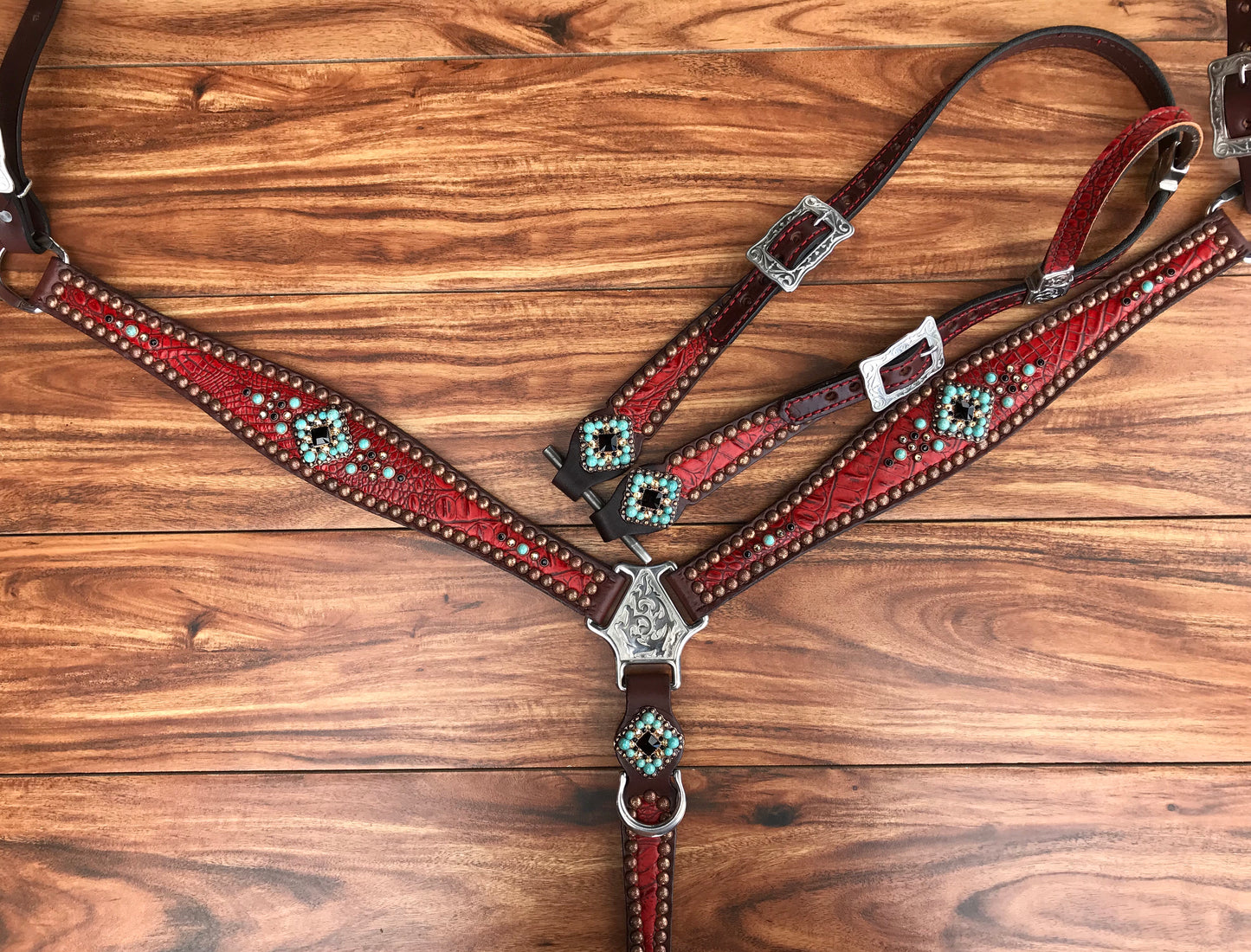 Red gator with turquoise rocks