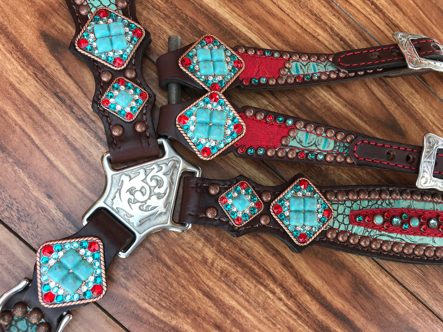 Red and turquoise gator