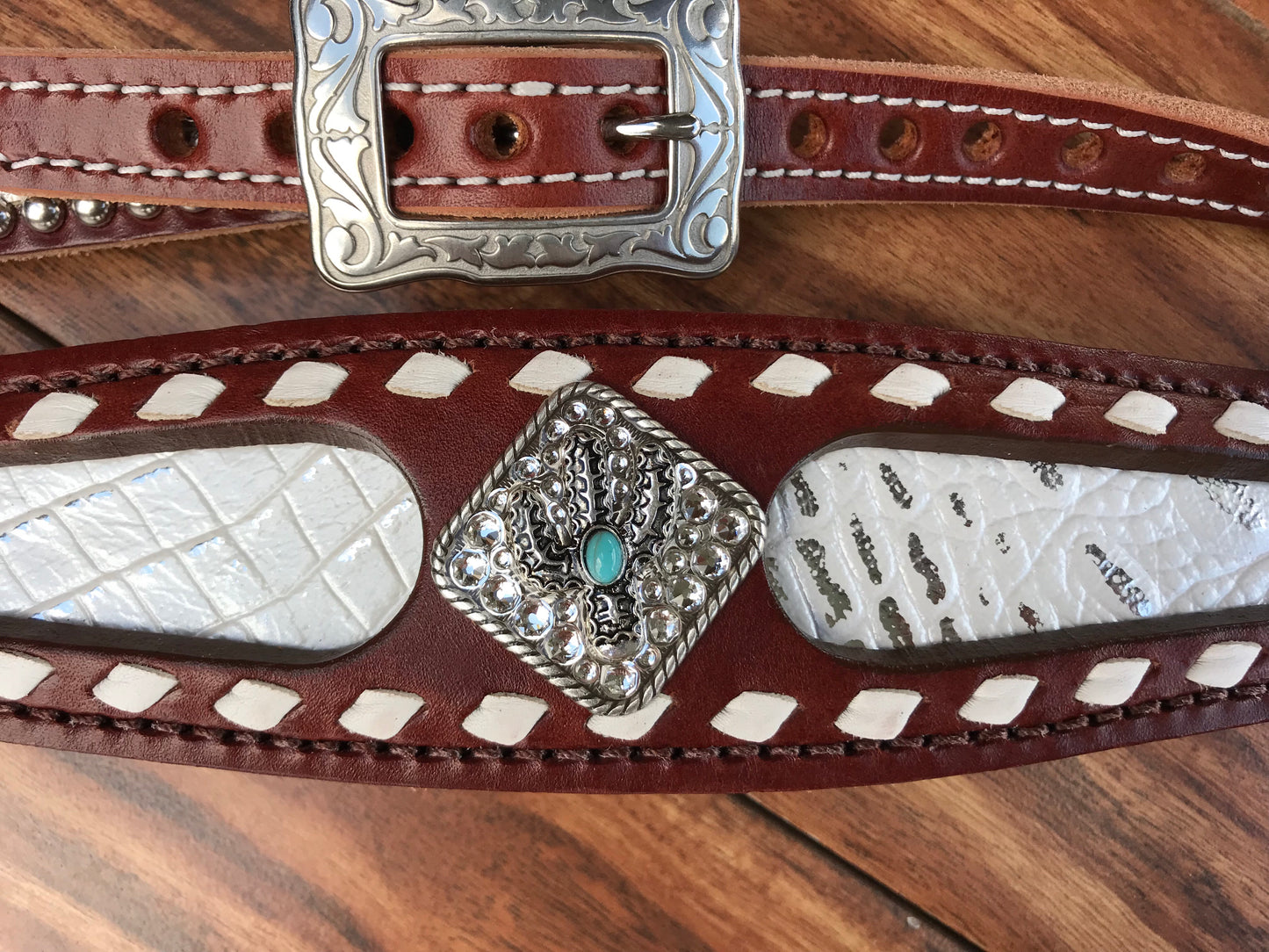Silver frosted white gator with white buckstitch