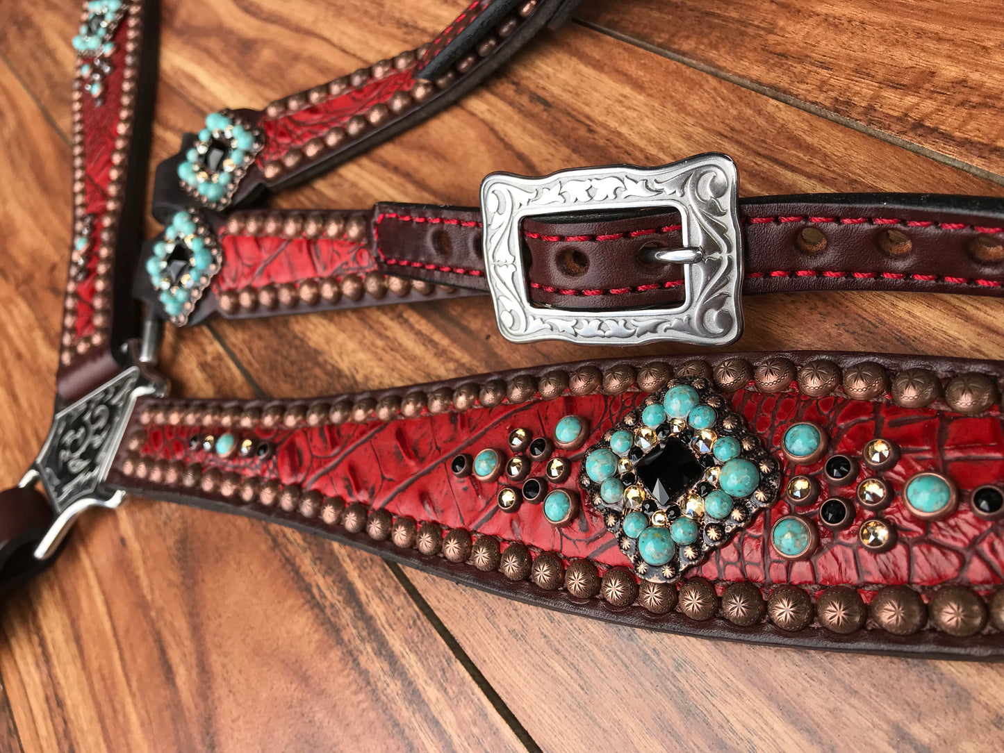 Red gator with turquoise rocks
