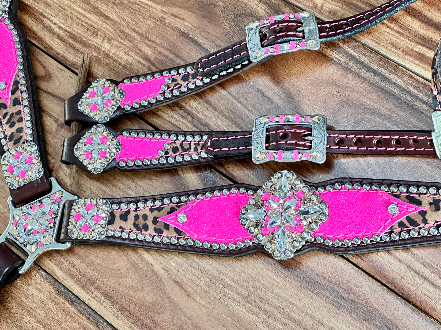 Stunning bright pink glitter with cheetah