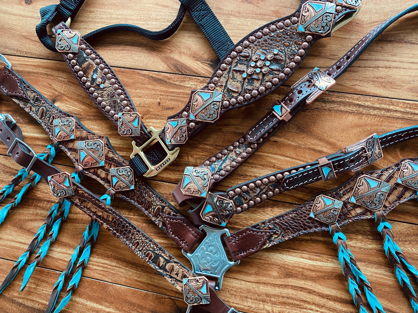 Copper gator with turquoise ties