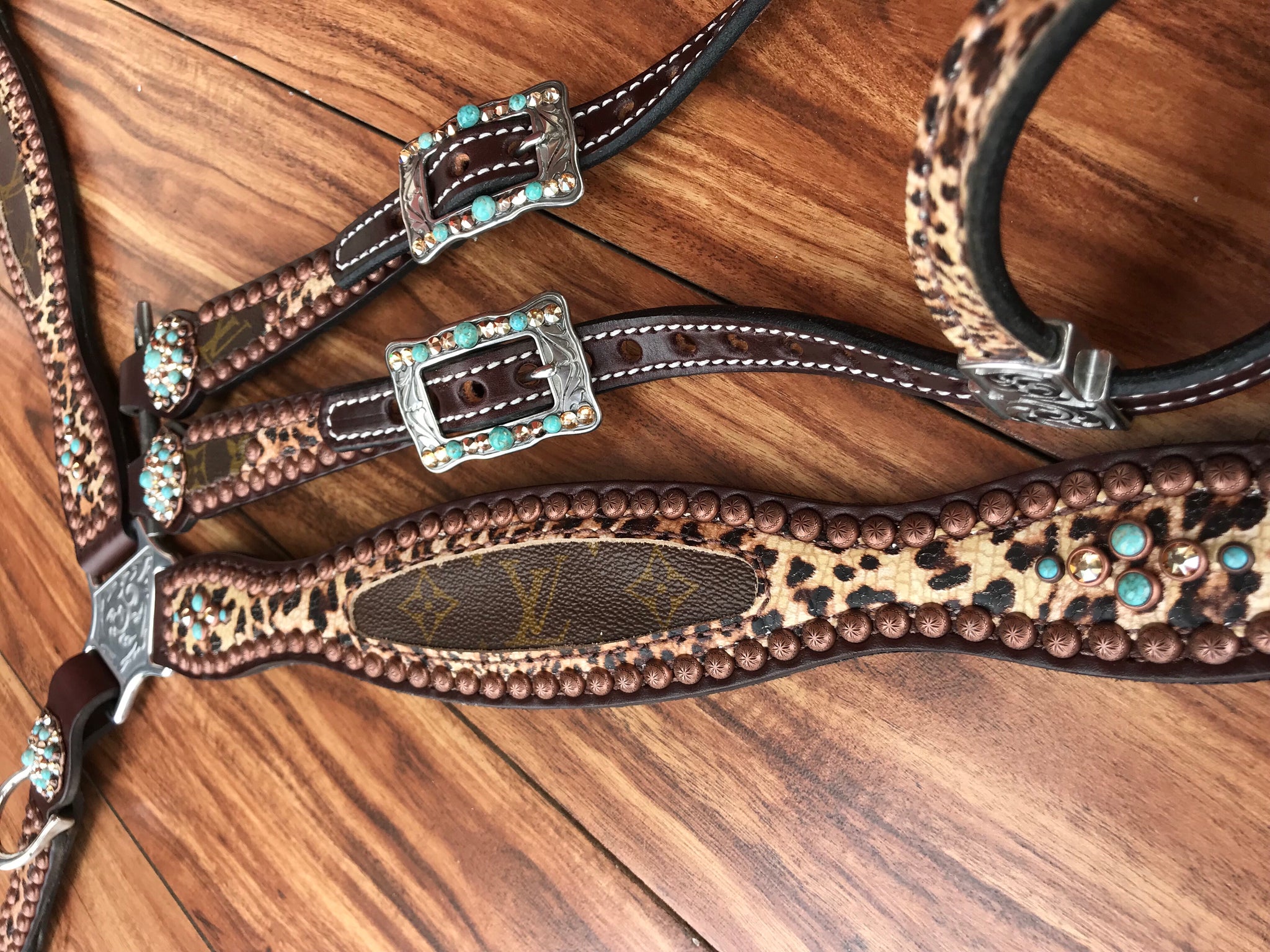 Tawny cheetah with LV & turquoise single layer