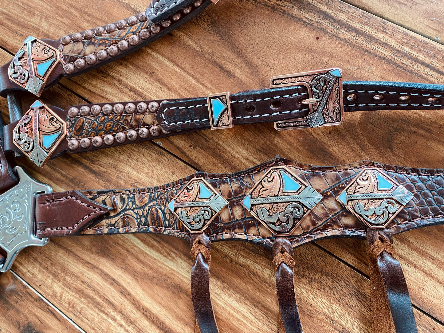 Copper frosted gator with turquoise arrows