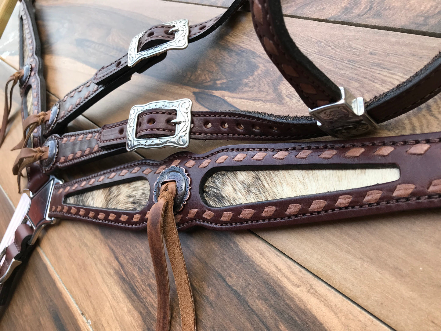 Cowhide Inlay with Kangaroo Lace Buck-stitch Solid Conchos