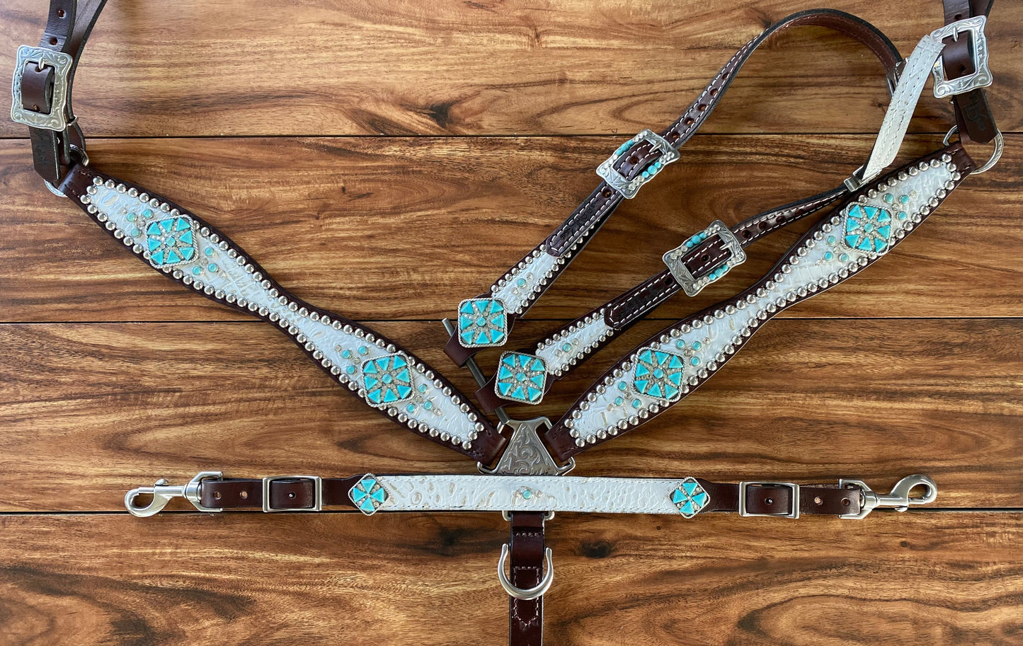 White gator with turquoise triangles
