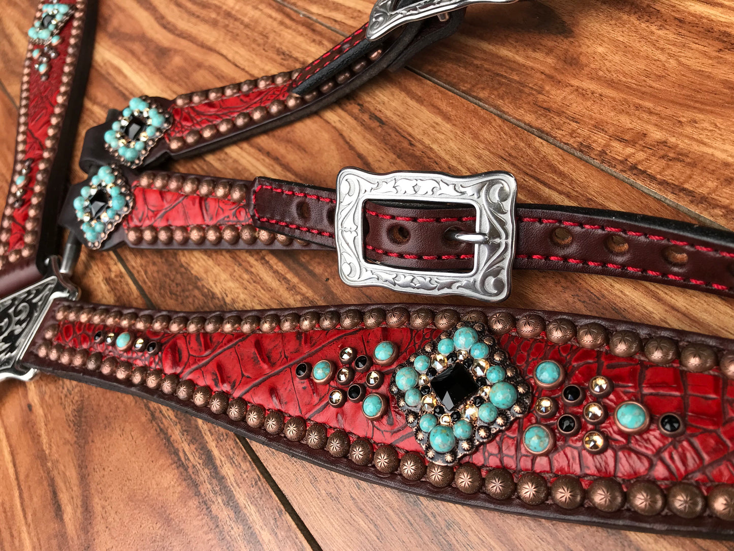 Red gator with turquoise rocks